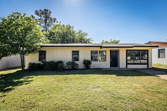 Building Photo - 816 NW 33rd St