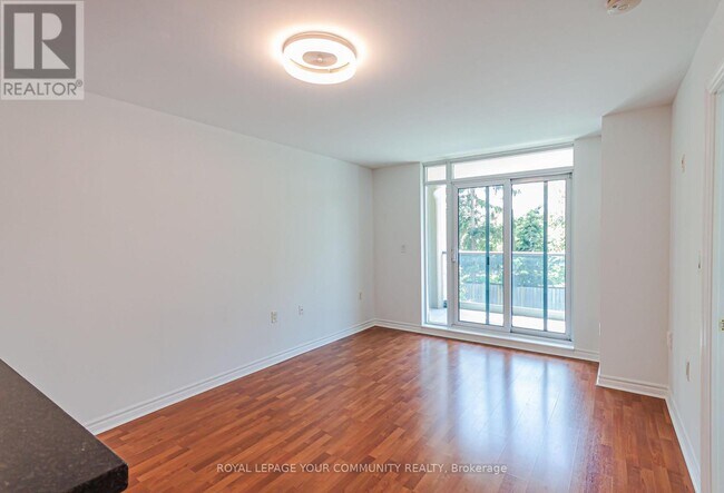 Photo du bâtiment - 3830-3830 Bathurst St