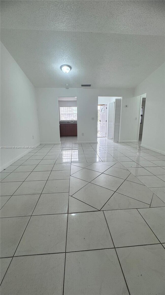 Foto del edificio - 3039 NW 204th Terrace