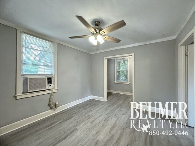 Building Photo - Updated 1 bed/1 bath Cottage for Rent
