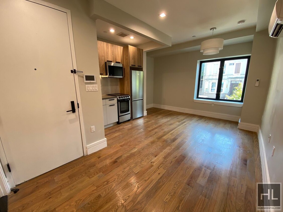 Primary Photo - LINCOLN PLACE