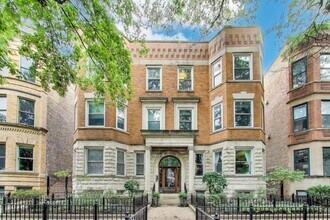 Building Photo - 2837 N Burling St