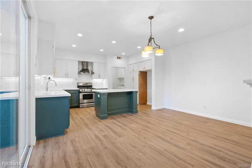 4 br, 3 bath Townhome 27446 Acacia Dr Townhome Rentals in Santa