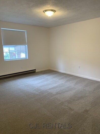 Building Photo - 5 Viking Ct