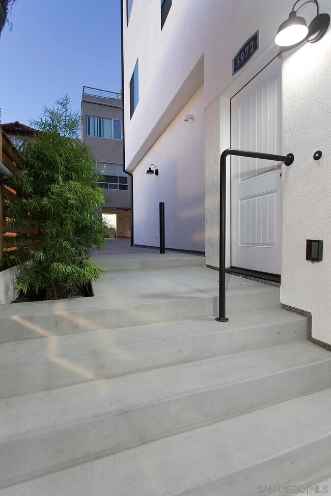 Foto del edificio - 5974 Lauretta St
