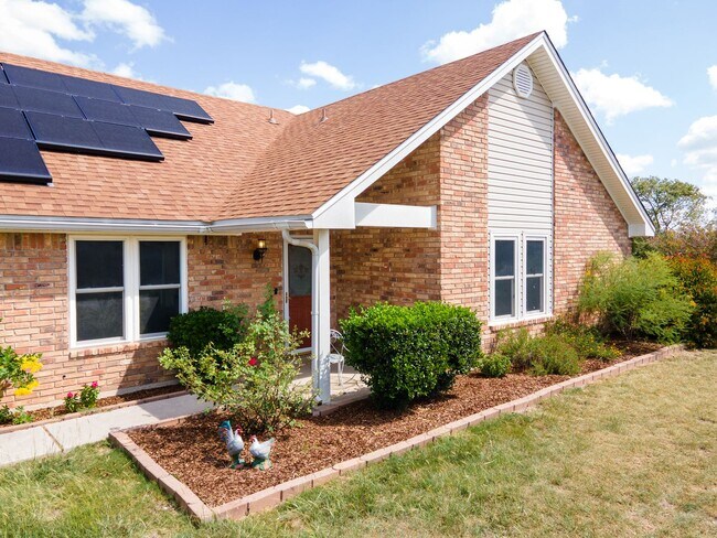 Building Photo - Beautiful 4bed/2 bath