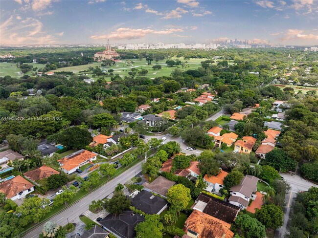 Foto del edificio - 4000 Alhambra Cir