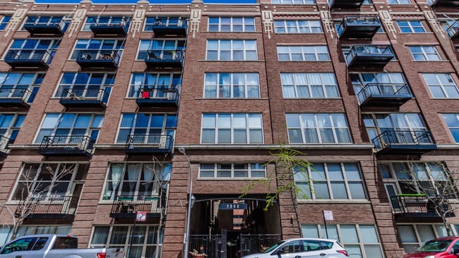 Building Photo - 1500 W Monroe St