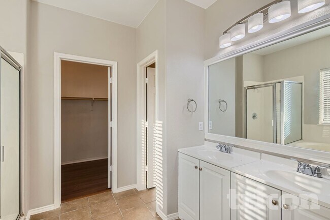 Foto del edificio - 257 Verano Dr