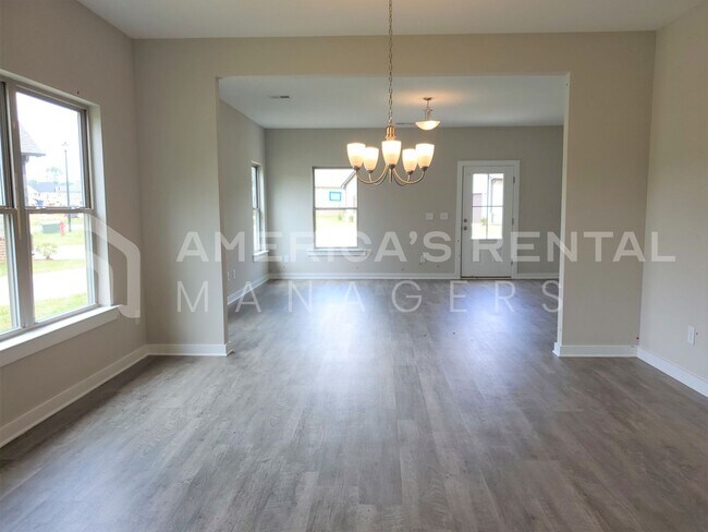 Building Photo - Home for Rent in Clanton, AL! AVAILABLE NO...