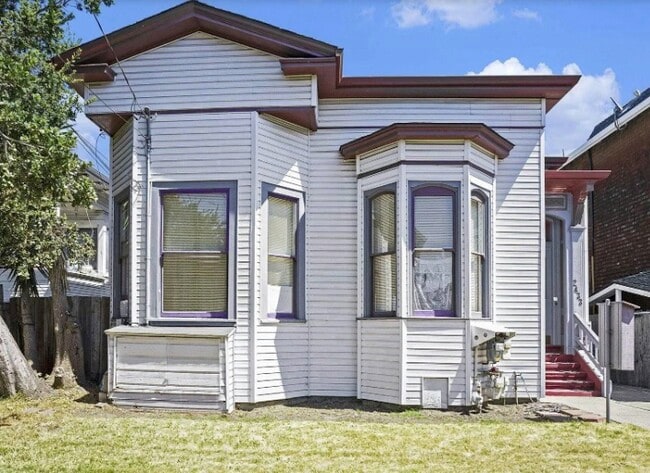 Building Photo - 2433 Buena Vista Ave