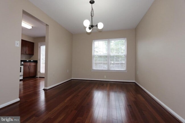 Foto del edificio - 203 Autumn Flower Ln