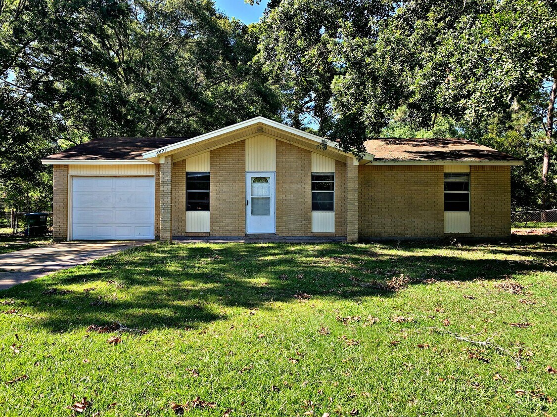 Primary Photo - 2624 Ridgeway Dr
