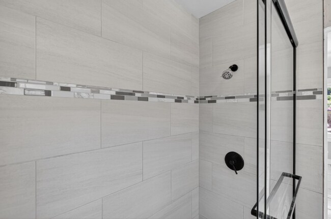 Foto del edificio - 5080 Enrico Blvd