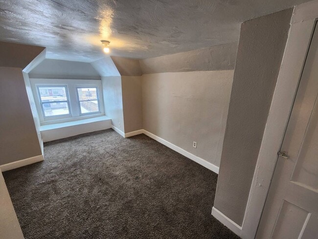 Foto del edificio - 9720 Denison Ave