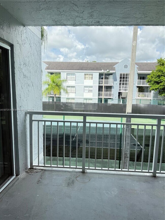 Foto del edificio - 8520 SW 212th St