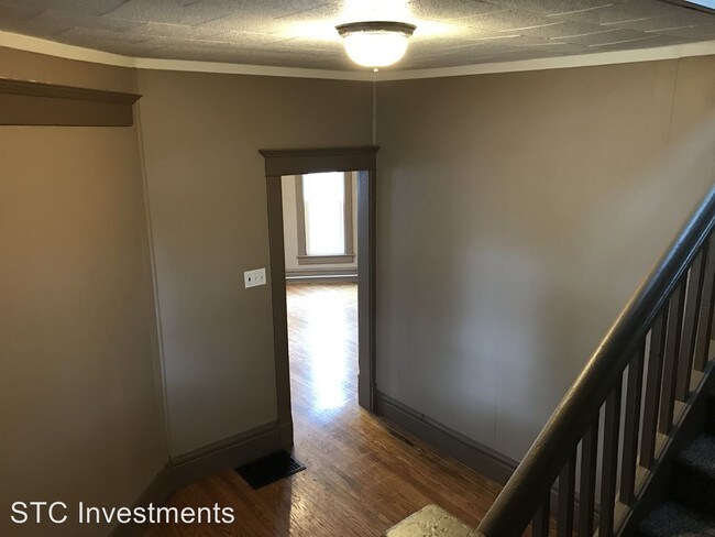 Building Photo - 4 br, 1.5 bath House - 809 W. Carroll