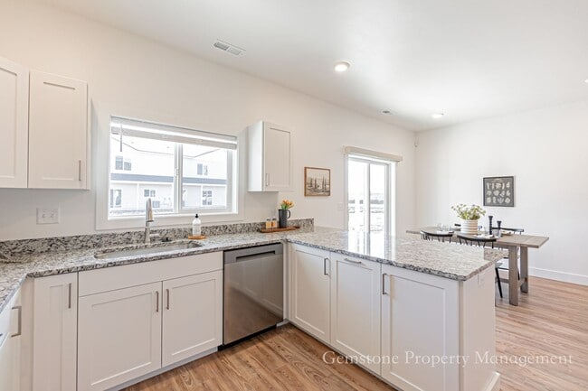 Building Photo - BRAND NEW Darling 3 Bed 2.5 bath townhome ...