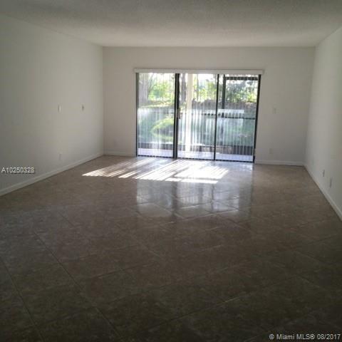 Foto principal - 321 Lakeview Dr