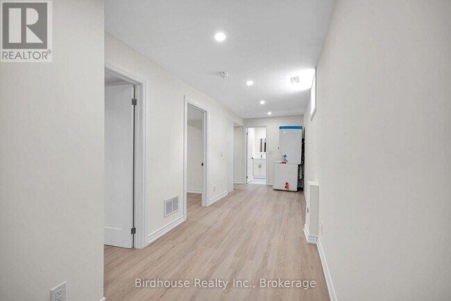 Photo du bâtiment - 108 Lindsay St S
