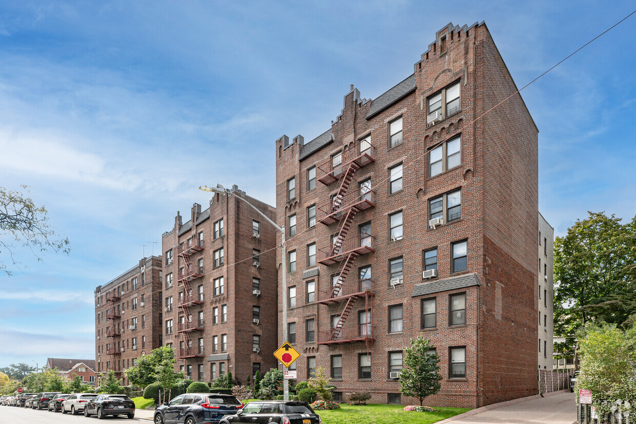 Primary Photo - 83-84 116th St