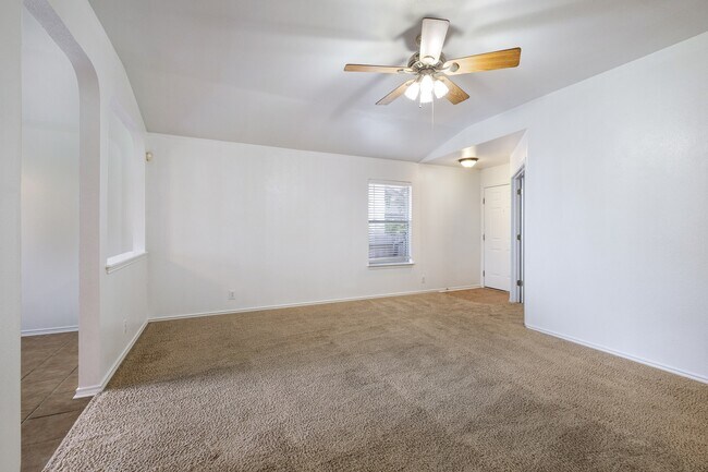 Building Photo - 5016 Crestwood Hill Dr