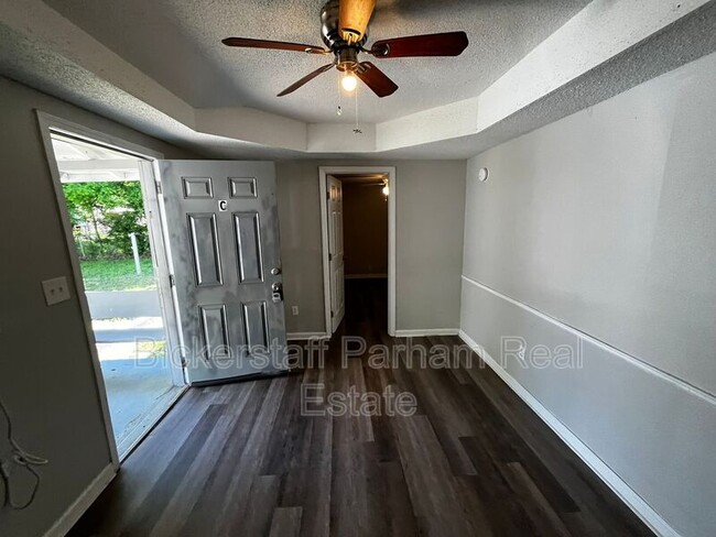 Foto del edificio - 826 Winston Rd