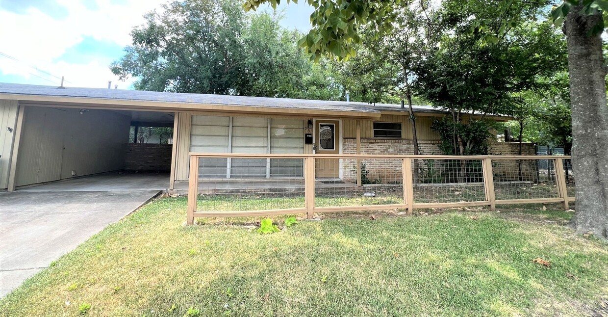 Foto principal - Quaint 2-bedroom Duplex in Rosedale