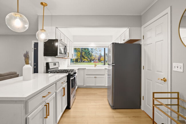 Building Photo - 755 NE 5th St