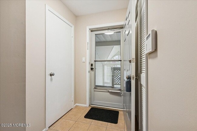 Building Photo - 8 White Oak Ct