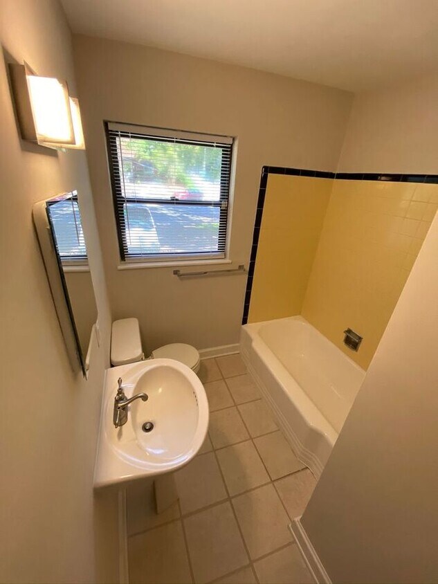 Building Photo - 1403 Pilot View St