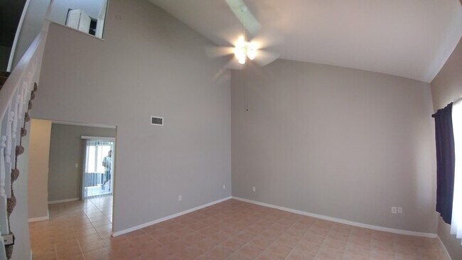Building Photo - Large 5 bedroom home on big lot