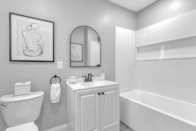 Foto del edificio - 80 E Hazeltine Ave