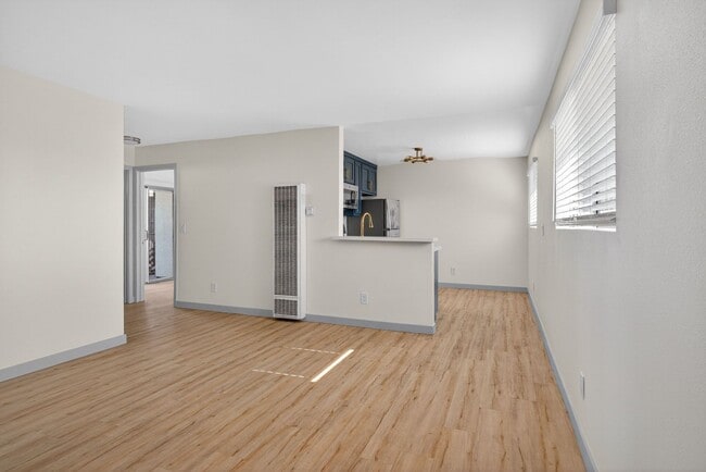 Foto del edificio - 921 Alamitos Ave