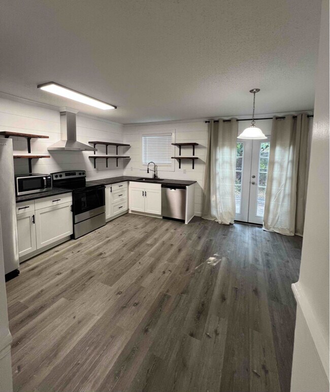 Building Photo - 2505 Redwood Ct