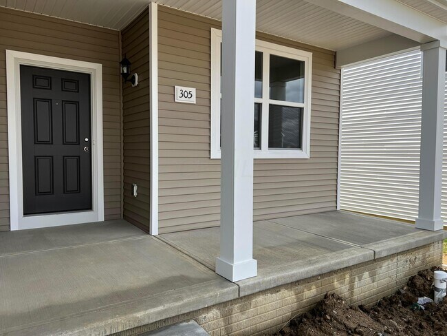 Building Photo - 305 Raccoon Ave