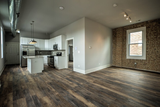 Building Photo - 1750 W 21st Pl