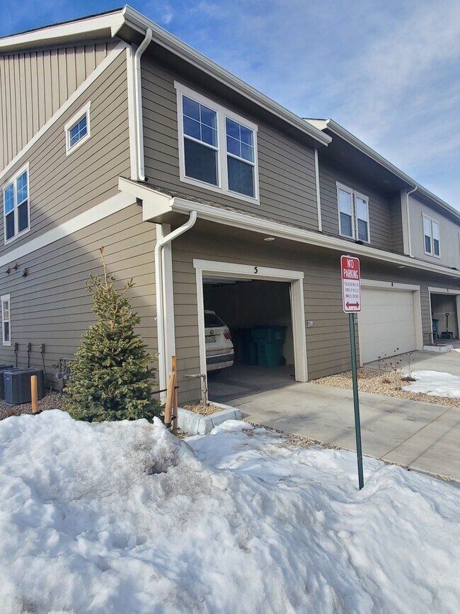 Foto del edificio - Updated 3 Bedroom Townhouse Across From Horsetooth Reservoir!