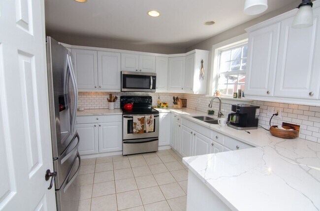Building Photo - Beautiful home in Hillsboro Village