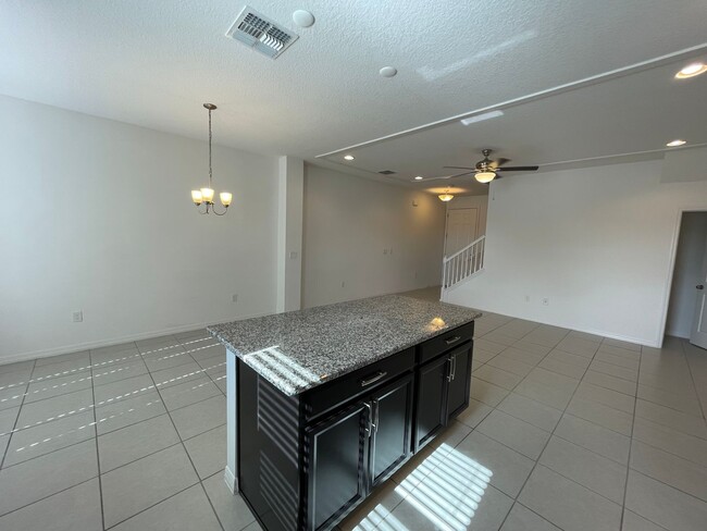 Foto del edificio - 3 BEDROOM/ 2 BATHROOM TOWNHOME IN ORLANDO