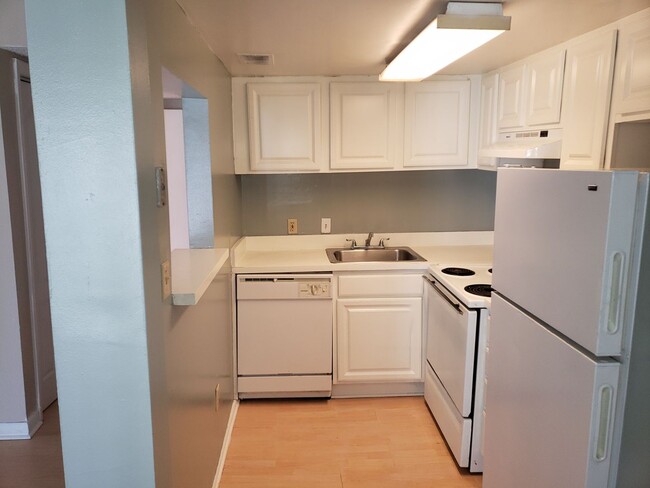 Building Photo - 2531 N Alafaya Trail