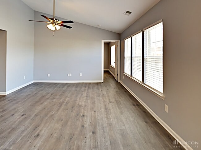 Building Photo - 206 Water Ridge Ave