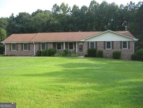 145 Redwood Cir
