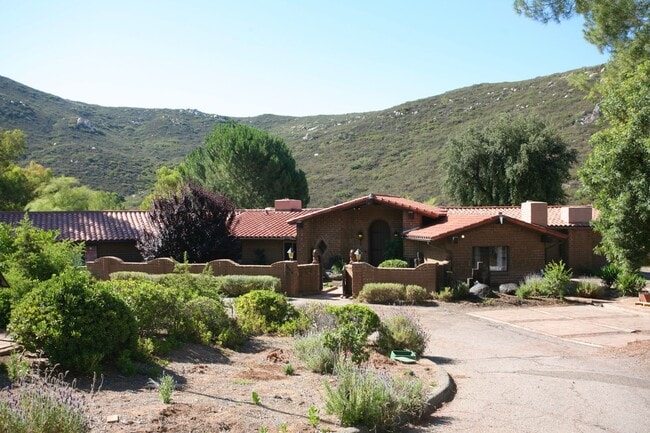 Foto del edificio - Lake Front Spacious  Home Pala Verde Ranch...