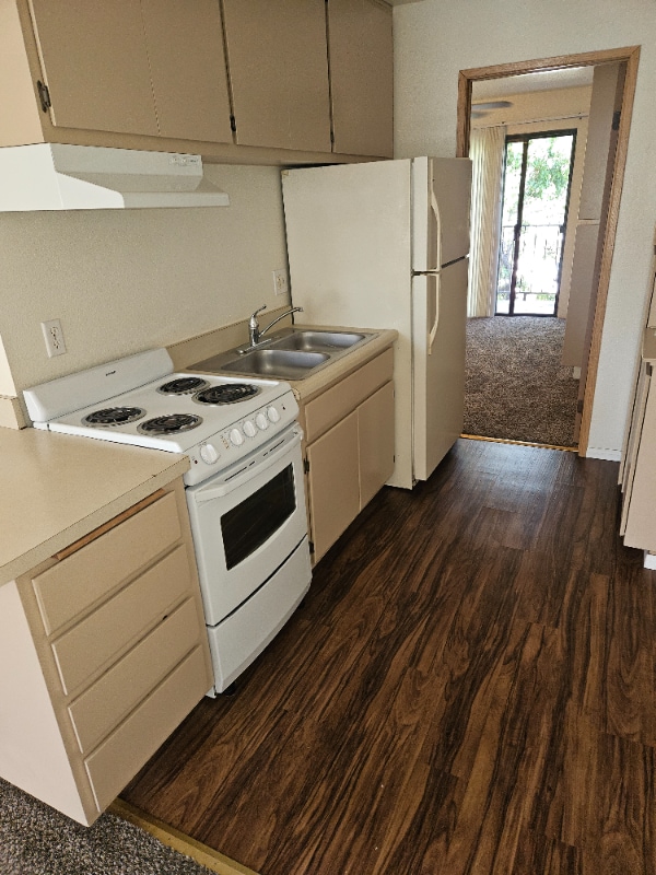 Building Photo - 1141 Persimmon Ave