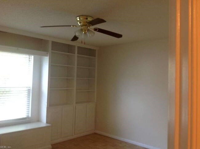 Building Photo - 861 Royal Grove Ct