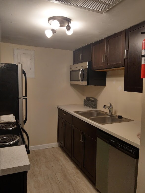 Kitchen - 4425 Enright Ave