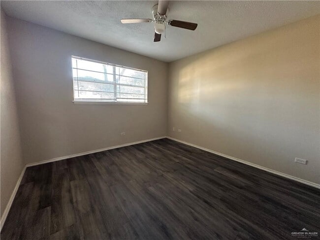 Foto del edificio - 5 West Dr