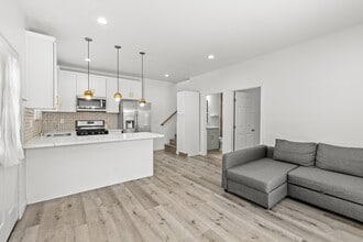 Building Photo - 6153 Mary Ln Dr