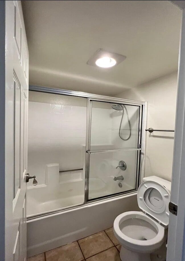 Building Photo - 4222 Menlo Ave